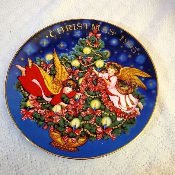 Avon VTG Trimming The Tree Decor Plate - Picture 1 of 7